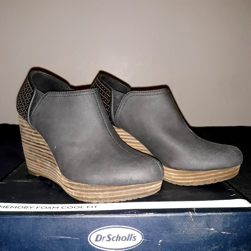 DR. SCHOLL'S HARLOW BLACK WEDGES, SIZE 7, LIKE NEW IN BOX!